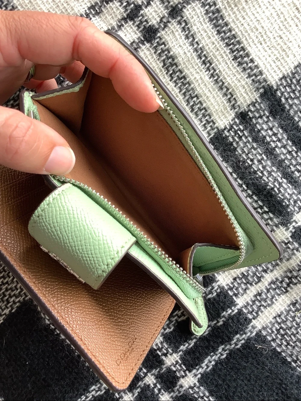 Coach medium corner zip wallet pale pistachio - Picture 9 of 11
